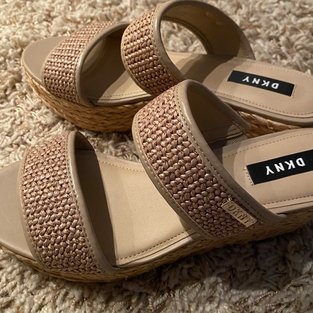 DKNY Wedge Natural